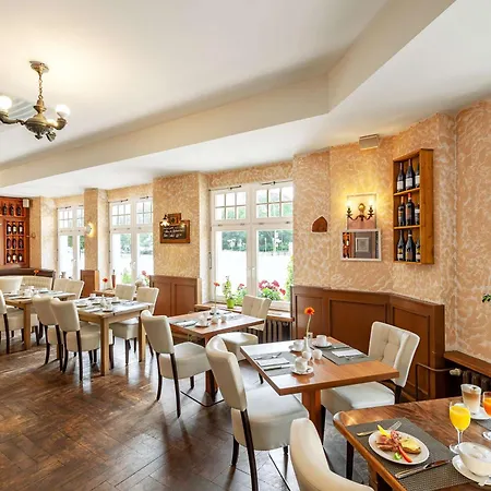 Nh Ost 4* ברלין